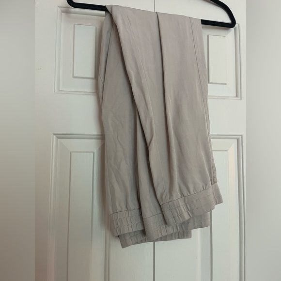 BCBG MAXAZRIA Cream Cargo Pants - Picture 4 of 4